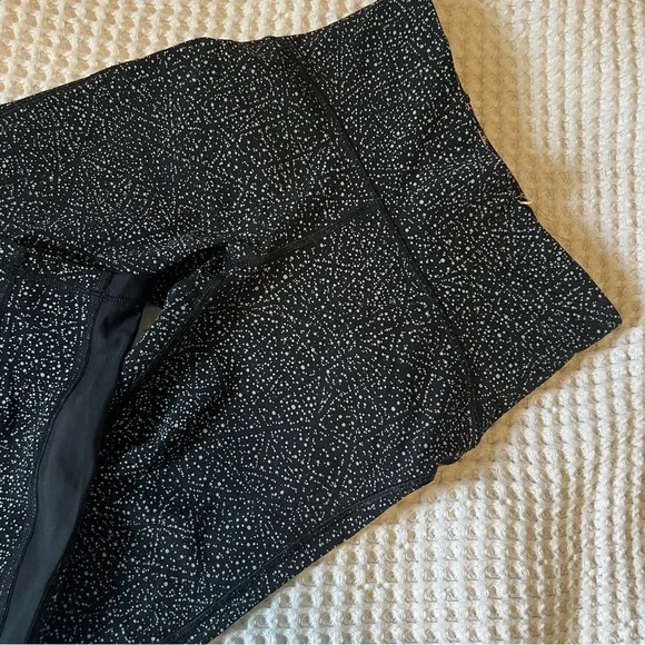 Lululemon Train Times 7/8 Pant 25"
Night View White Black / Black - Picture 2 of 6